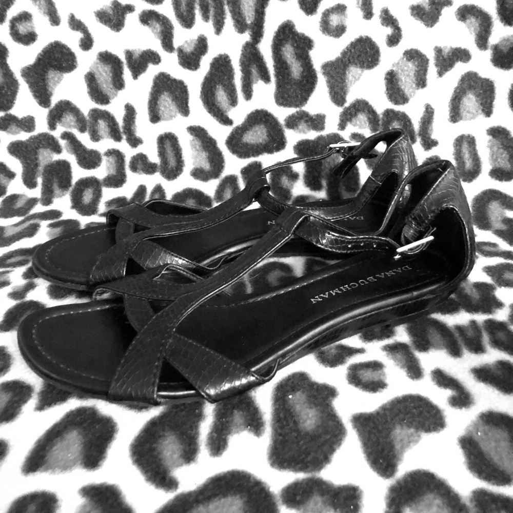 Dana Buchman black sandals. size 6.